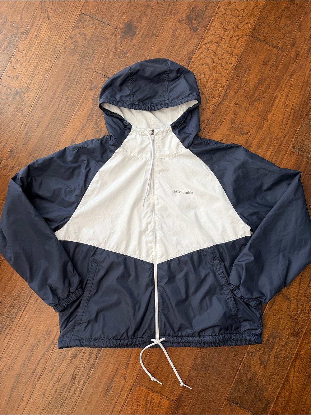 Columbia Hooded light fleece lined Windbreaker Jacket in Navy/White worn once